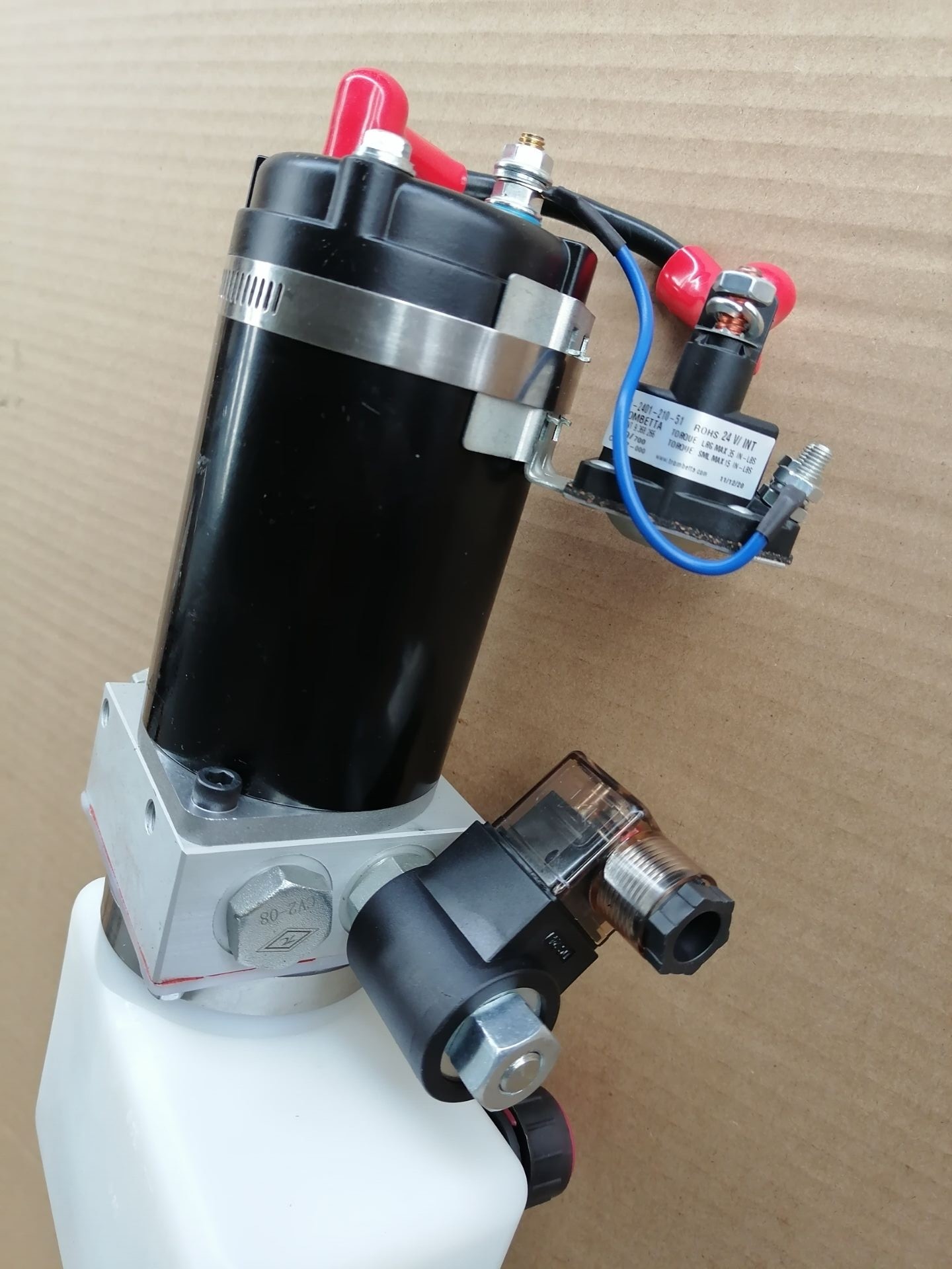 Compact Mini Hydraulic Power Units With 0-250bar Pressure Range And 2 Button Remote Cable